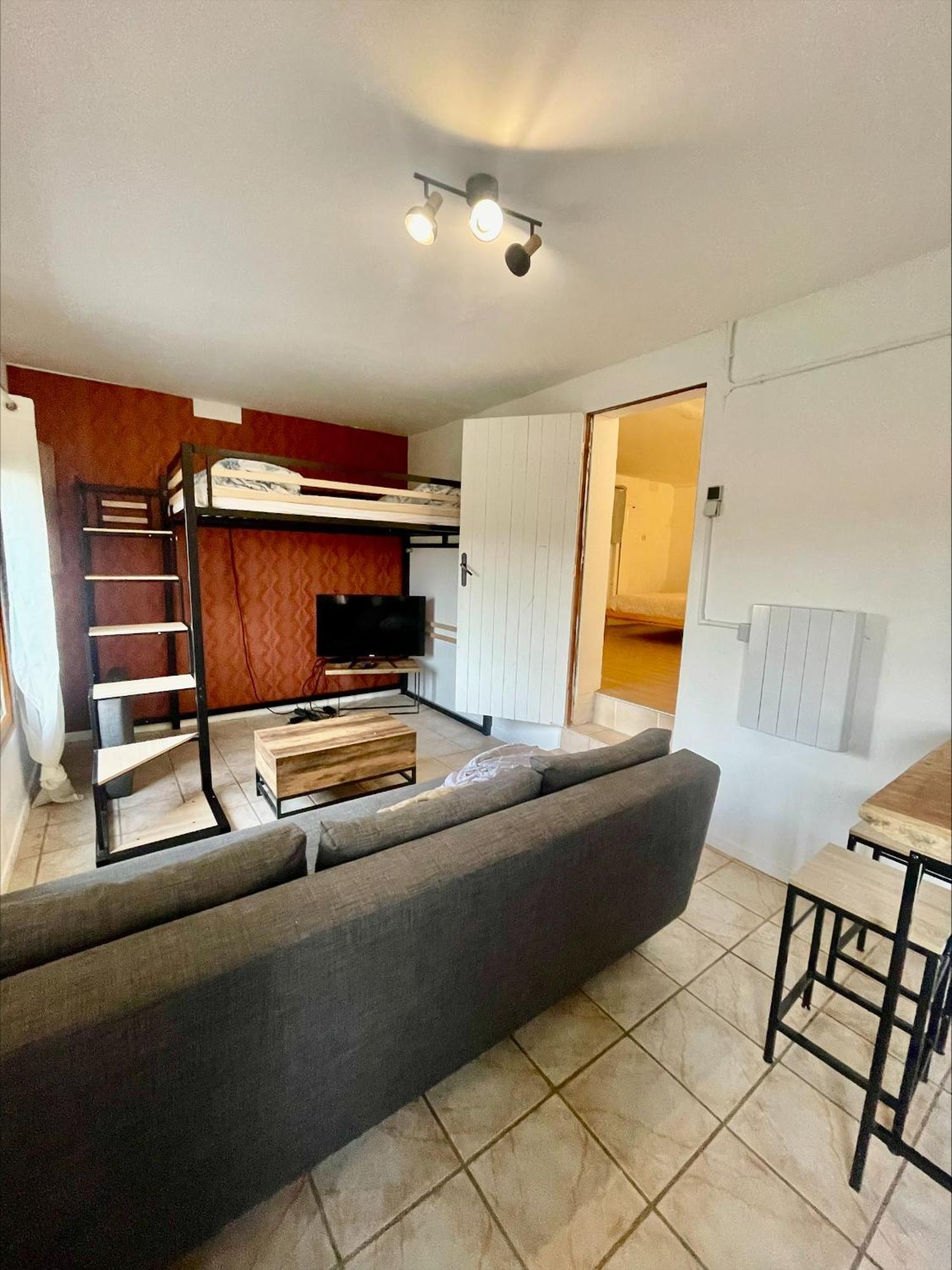 Logement En Rez De Jardin Guérard Extérieur photo